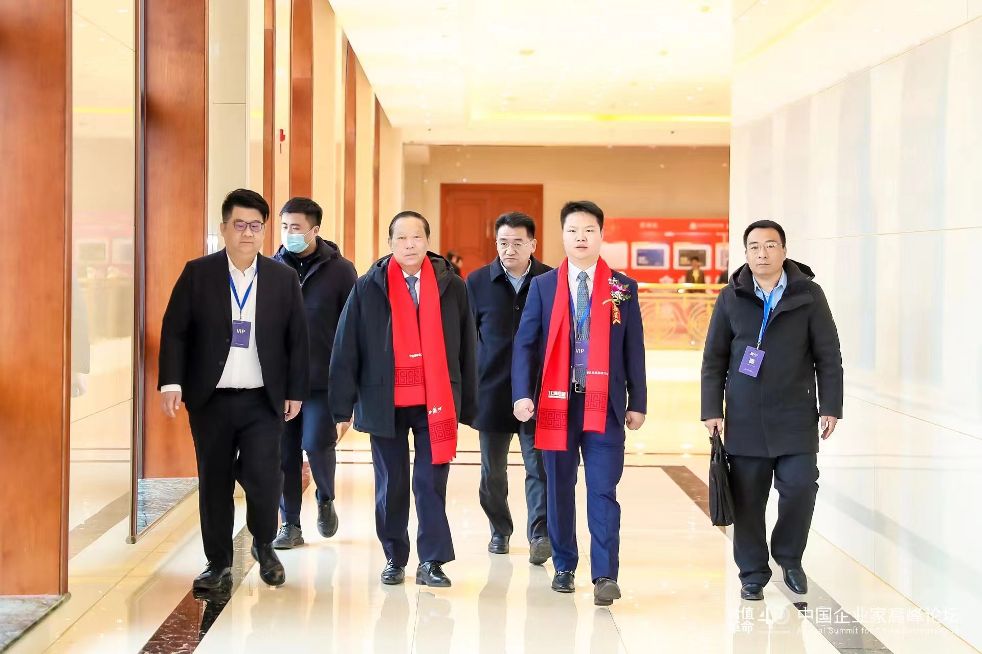 强国智库秘书长王金良、对外合作部部长刘庆国陪同十二届全国政协副主席刘晓峰调研。