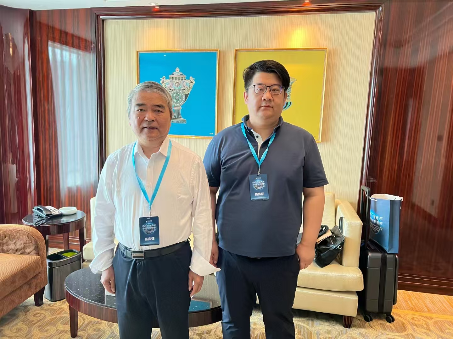 9月23日“2022智能视觉产业峰会”在诸暨市召开，强国智库秘书长王金良、执行主任李学武陪同中国工程院院士、东北大学教授柴天佑，中国工程院院士，浙江大学教授谭建荣出席