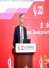  杨伟民批金融业高利润：实体经济每年背负7万亿利息