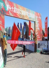 戈壁上奔跑的经济学家何帆，在偏远之地解读大国腾挪